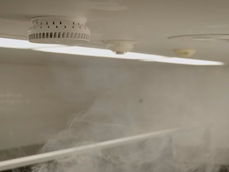 HALO Smart Sensor 3C ceiling-mounted unit detecting smoke in an indoor environment